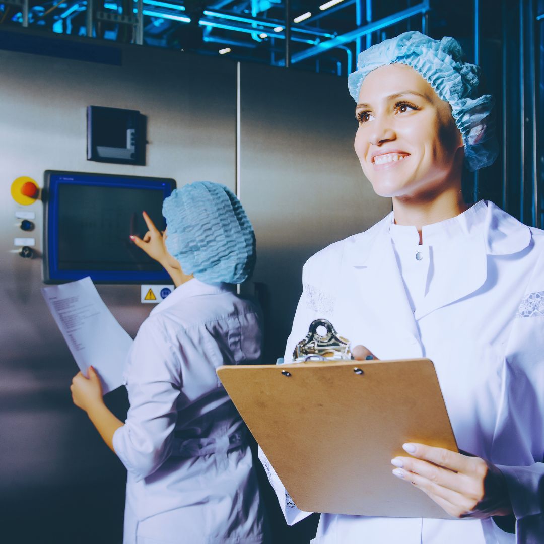 A terceirização é uma prática empresarial onde empresas delegam determinadas funções a fornecedores externos.