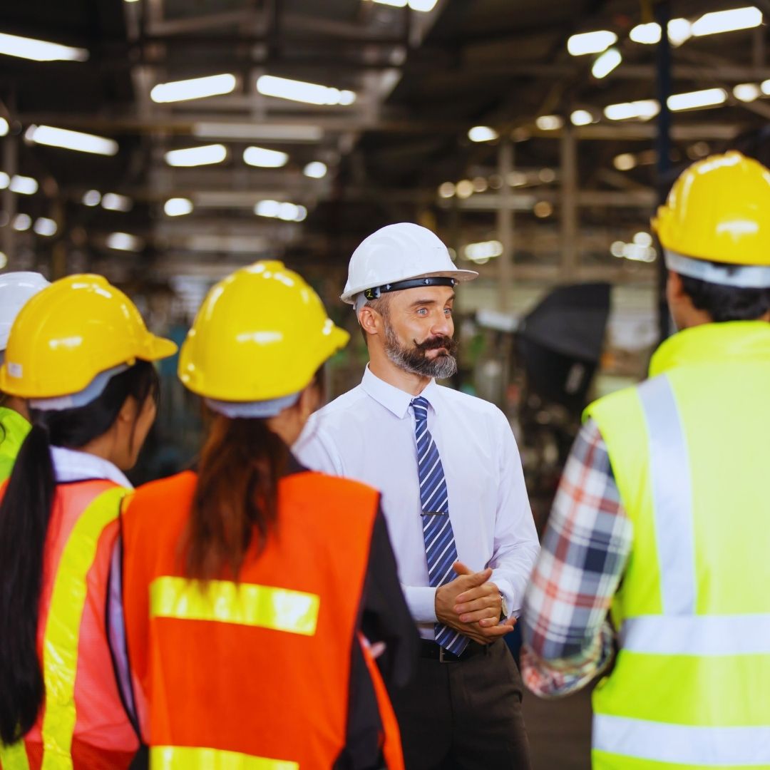 No mercado corporativo moderno, a busca por eficiência operacional e redução de custos fixos transformou a terceirização em um caminho indispensável.