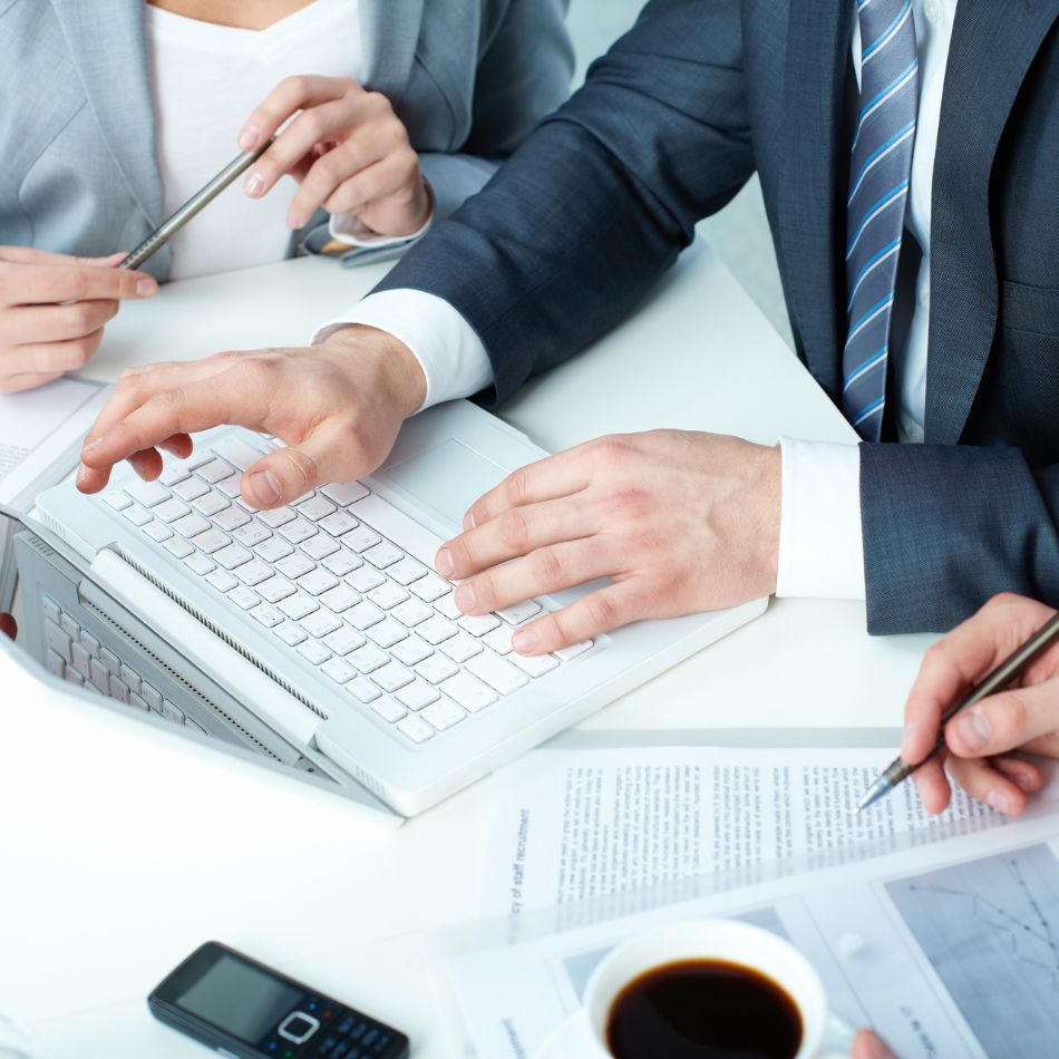 Compliance em Contratos de Serviços Terceirizados: Proteger Sua Empresa.