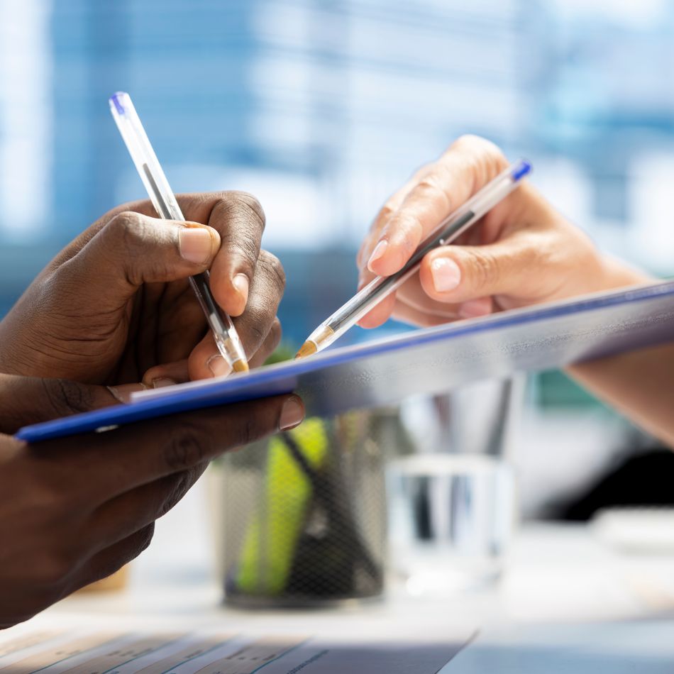 Compliance em Contratos de Serviços Terceirizados: Proteger Sua Empresa.