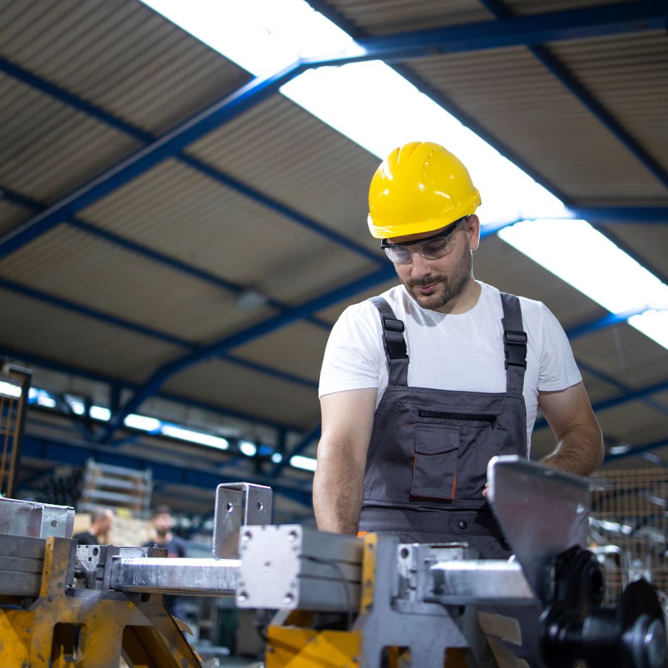 Terceirização do Suporte à Produção: Como Eliminar Gargalos no Chão de Fábrica e Acelerar Entregas.